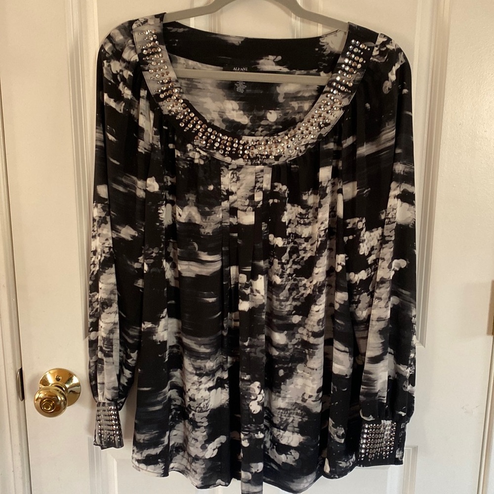 ALFANI Petite, size PL blouse, black, gray, white with silver beads